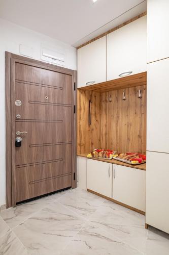 Boutique 1 bedroom apartment with Parking and Port View