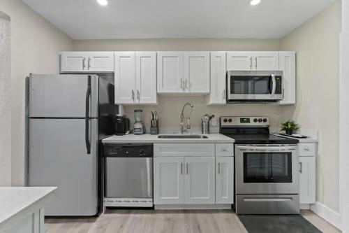 Renovu Premium House in Miami in Miami, USA