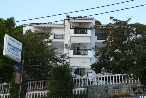 Dennis House photo 5