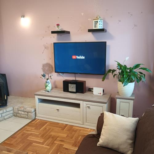 House Dolly [VR] – Porec, IA