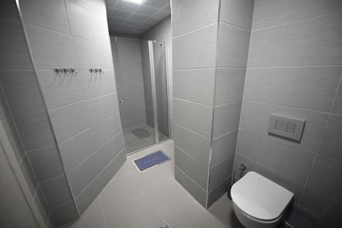 New 1BR SkyCity Apartment in Skopje - Free Parking, Skopje (photo 6)