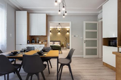 Serpentine Apartments at Buda Castle 4