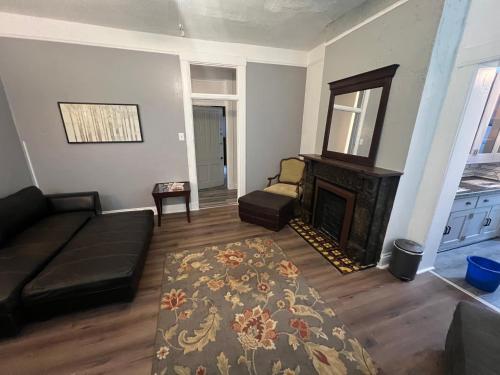 Second floor petite studio private room in Cincinnati, USA