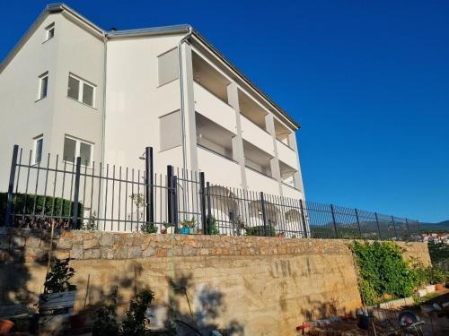 Bruno 1, Senj (Segna)