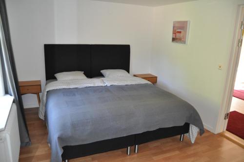 2 twin beds