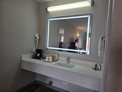 Americas Express Inn South Hill - main image