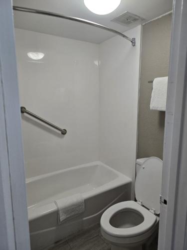 Americas Express Inn South Hill - image 7