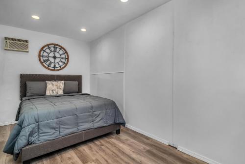 Small 1-bedroom with small yard in West Hollywood in Los Angeles, USA