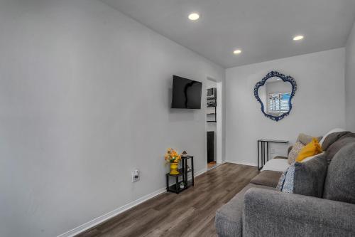 Small 1-bedroom with small yard in West Hollywood in Los Angeles, USA