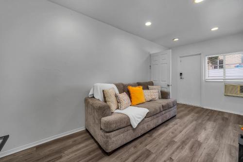 Small 1-bedroom with small yard in West Hollywood in Los Angeles, USA
