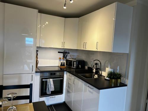 Kjøkken, Apartment Lagunen with Terrace, Grill and Free Parking in Ytrebygda