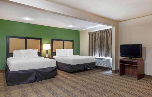 Deluxe Studio with Two Queen Beds - Non-Smoking room in Extended Stay America Suites - Houston - Med. Ctr. - NRG Park - Kirby