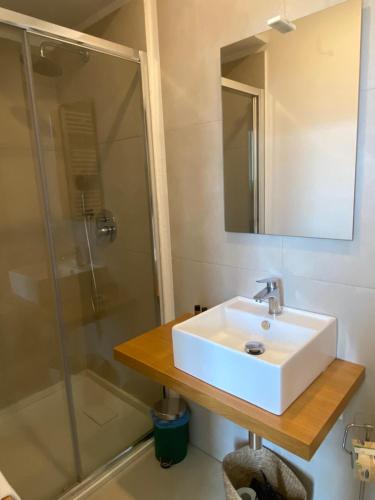 Queen Room image 8