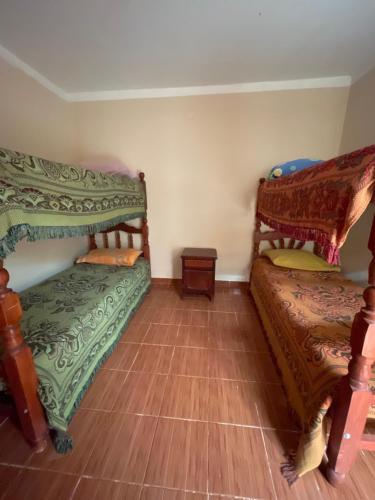 4 twin beds