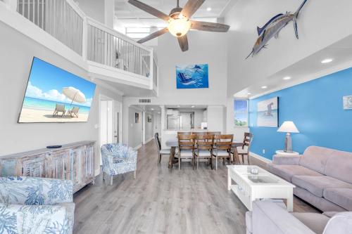 Downtown 4x4 Waterfront Penthouse Pool Dock Pet in Key West, USA