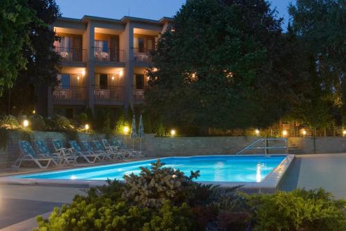 Ngoại cảnh khách sạn, Hotel Villa Pax in Balatonalmadi