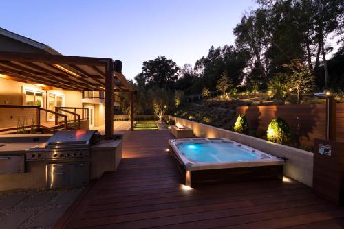 อ่างแช่น้ำร้อน, The Sanctuary in ลากูนาฮิลส์ (CA)