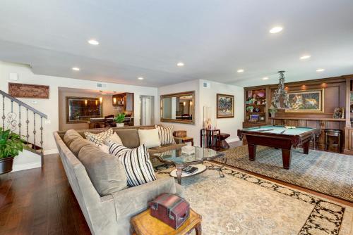 The Sanctuary in ลากูนาฮิลส์ (CA)