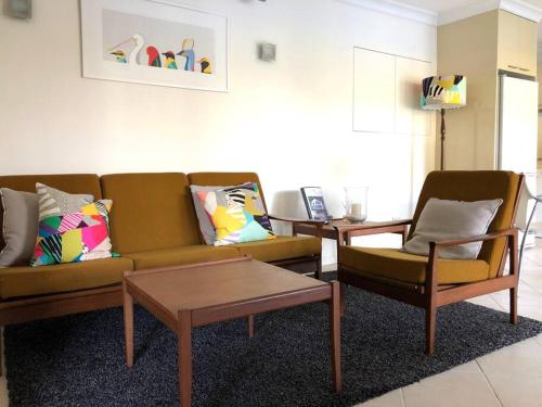 NINE at Berowra Waters, luxury waterfront with hot tub in Berowra