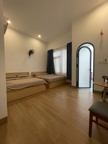 2 queen beds