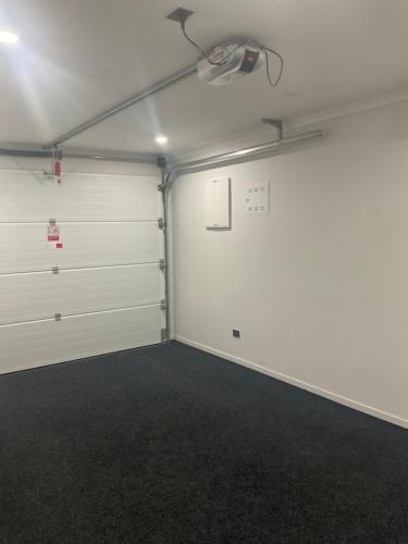 Holiday Home East Auckland in هوويك