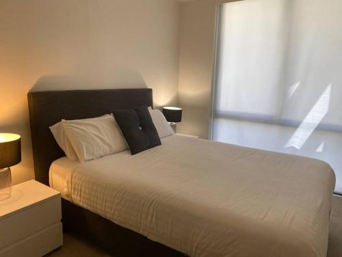 Ultra Convenient St Leonards Apartment HER09008 - main image