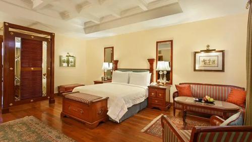 Premier Valley View Room image 2