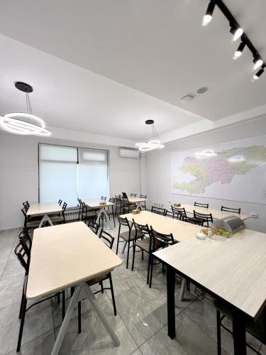 virtuve, Compass Hostel in Bishkek