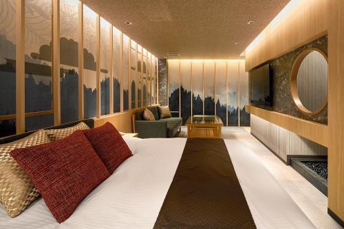 Yatomi Hotel Nuqu Natural Hot Spring Room Type - King Room with Bedrock bath