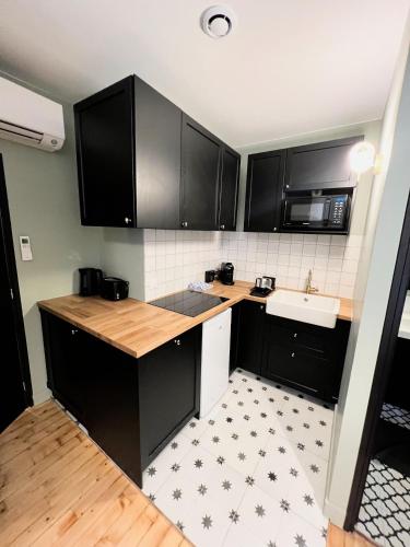 Pere Lachaise Apartment - image 13