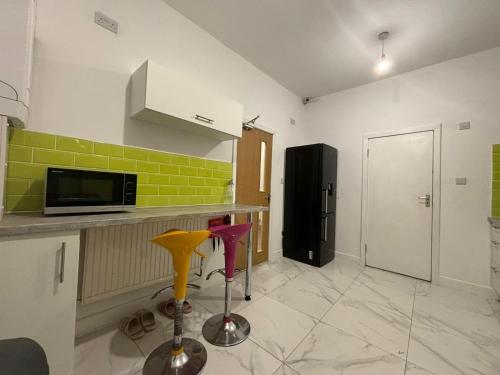 บริการและสิ่งอำนวยความสะดวก, PRIVATE ROOM TOWN CENTRE FREE PARKING in อายเลสบูรี่