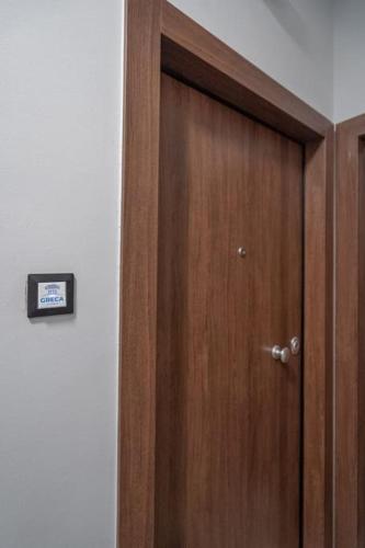 Chic Urban Studio close to Athens Landmarks - image 9