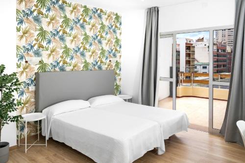 Hotel Valencia in Гран-Канария