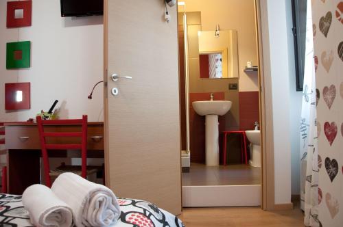 Double Room image 7