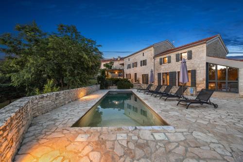 Viesnīcas āriene, Casa 42 pet friendly for 9 people in Central Istria with salt - water pool in Butkovici