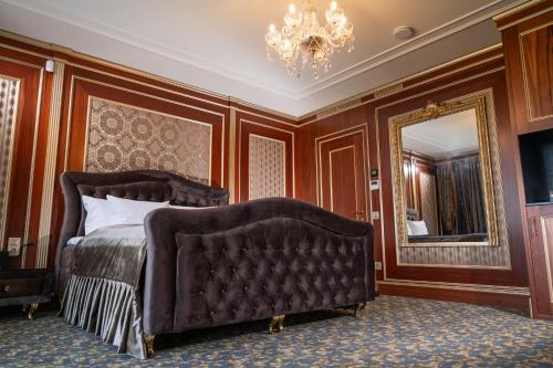 Amber VIP Hotel Room Type - Deluxe Double Room