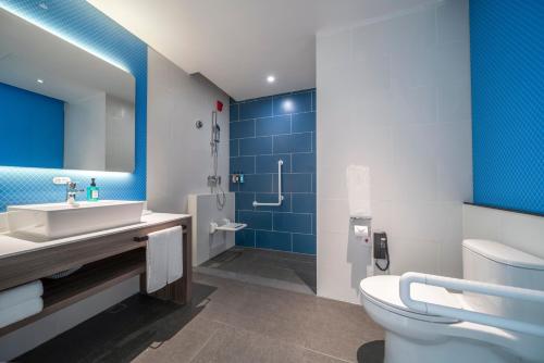 room detail thumbnail 2