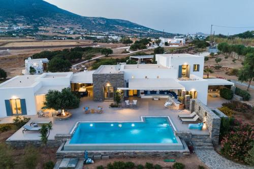 GAIA, unique villa, private pool & tennis court & boules, Кампос