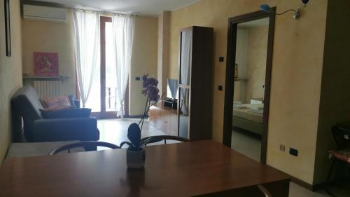 One-Bedroom Apartment image 5