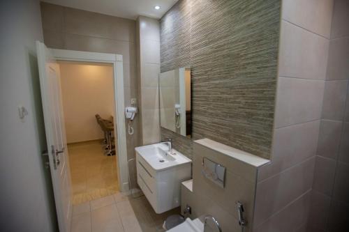 One-Bedroom Apartment image 8