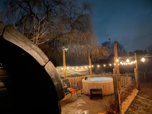 Karstais baseins, Met de Kippen op Stok - Vakantiehuisjes in Leudal