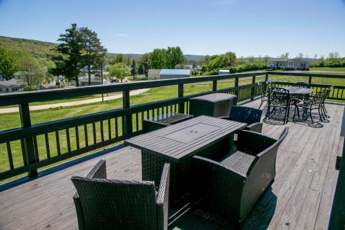Tiki on the Lake in Hammondsport, USA
