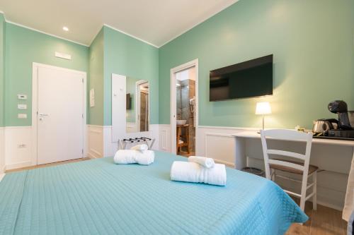 Daca Luxury Rooms - Tap to explore photos