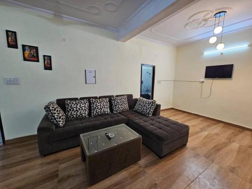 2 BHK in Krishna Nagar Lucknow LKO202R - Lucknow