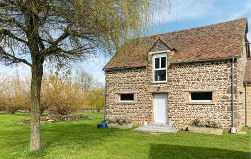 Lake Front Home In Moitron-Sur-Sarthe gîte à louer Saint-Christophe-du-Jambet