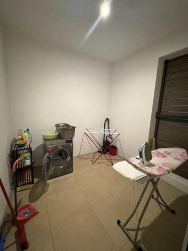 Luxurious Sunset Beachfront Apt - LMB12