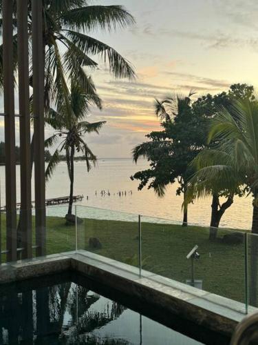 Luxurious Sunset Beachfront Apt - LMB12