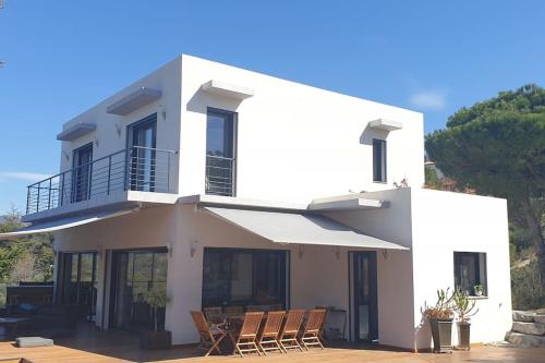 VILLA MODERNE PISCINE JACUZZi in La Plana