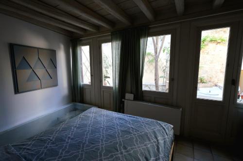 Unique Traditional Home - image 6