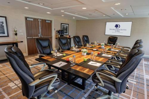 DoubleTree Suites by Hilton Hotel Boston - Cambridge - image 2